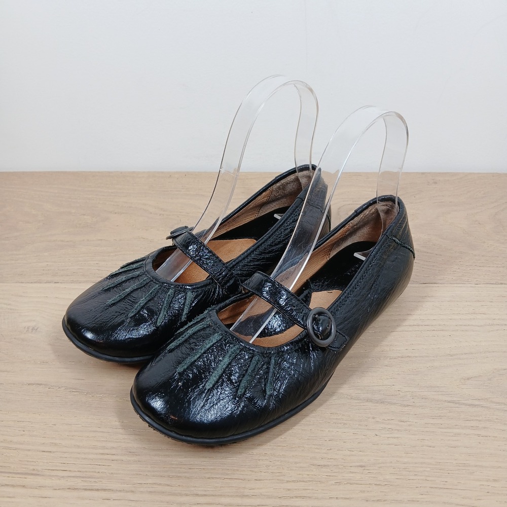 Born Girls 3.5 Black Crinkled Patent Leather Mary Jane Flats School Uniform